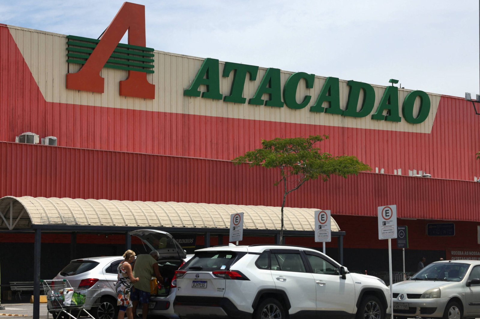 atacadao-sofre-condenacao-por-dar-5-minutos-para-funcionario-usar-banheiro