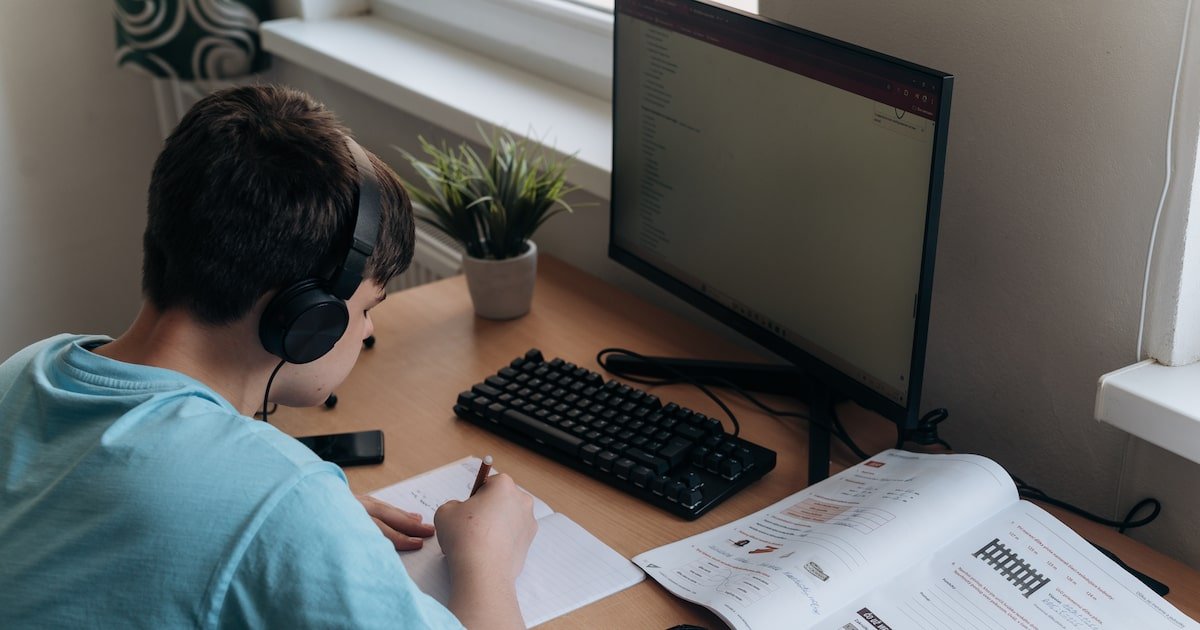 mec-proibe-medicina,-direito-e-enfermagem-ead,-mas-abre-possibilidade-de-engenharia-a-distancia