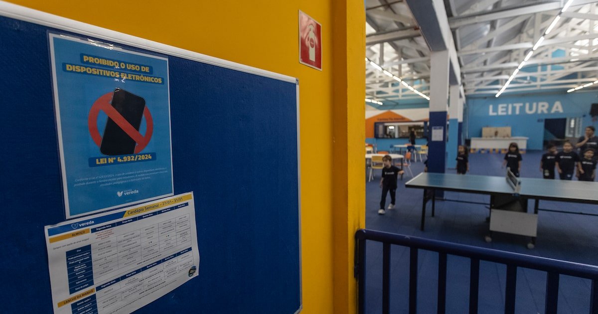 escola-sem-partido-entra-com-acao-contra-lei-que-proibe-celular-nas-escolas-de-sp
