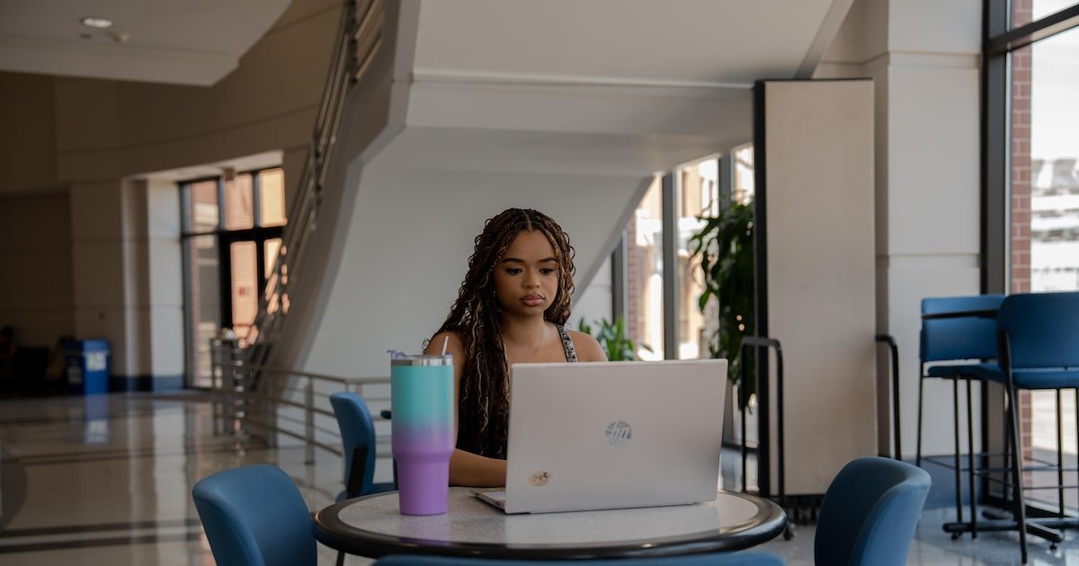 uma-dor-de-cabeca-para-estudantes-honestos:-provar-que-nao-estao-usando-inteligencia-artificial