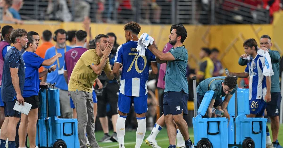 delegacao-do-porto-e-recebida-com-protestos-apos-eliminacao-na-copa-do-mundo-de-clubes