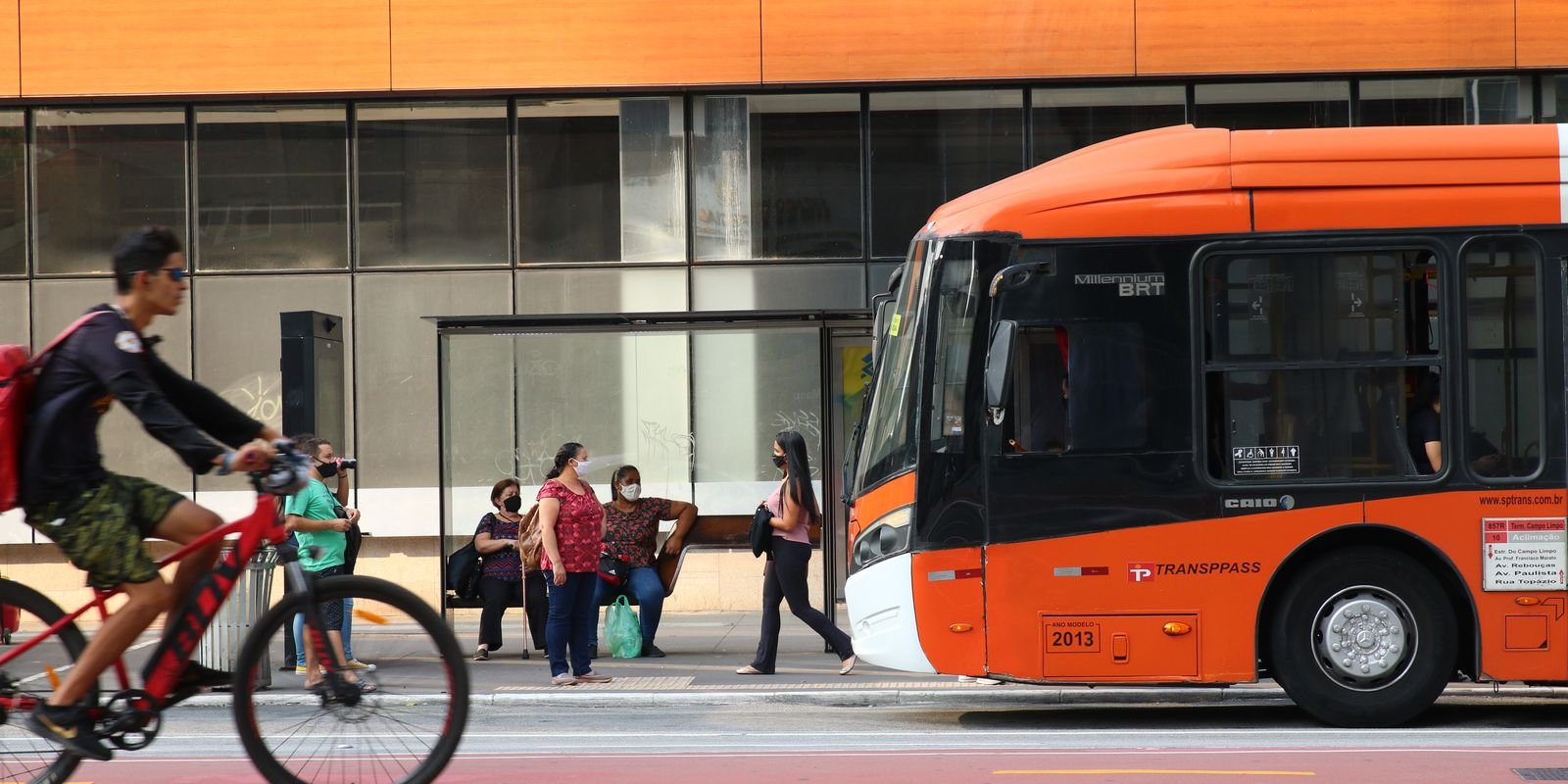 ataques-a-onibus-assustam-motoristas-e-passageiros-em-sao-paulo