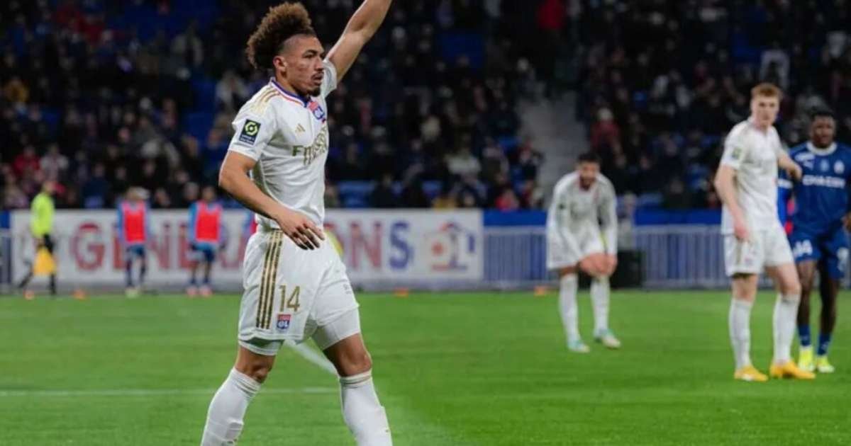 gremio:-alberto-guerra-acelera-negociacoes-em-busca-de-reforcos