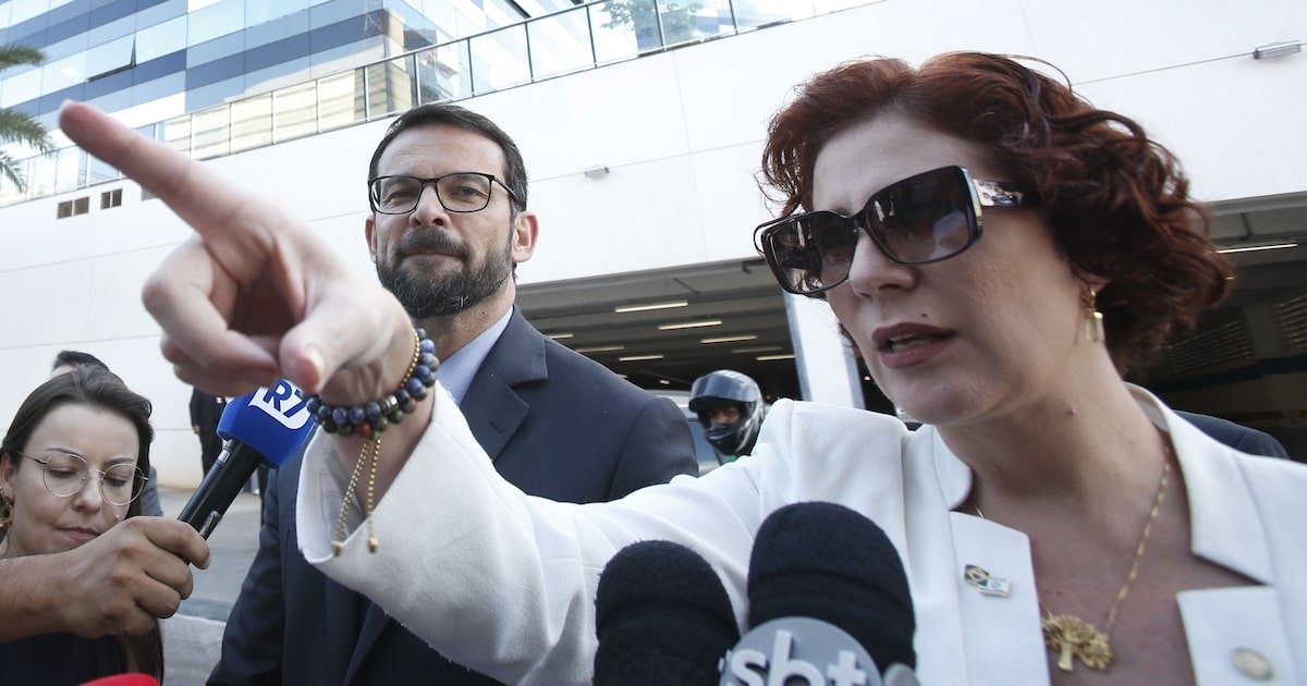 zambelli-avalia-se-candidatar-na-italia,-diz-advogado-da-parlamentar