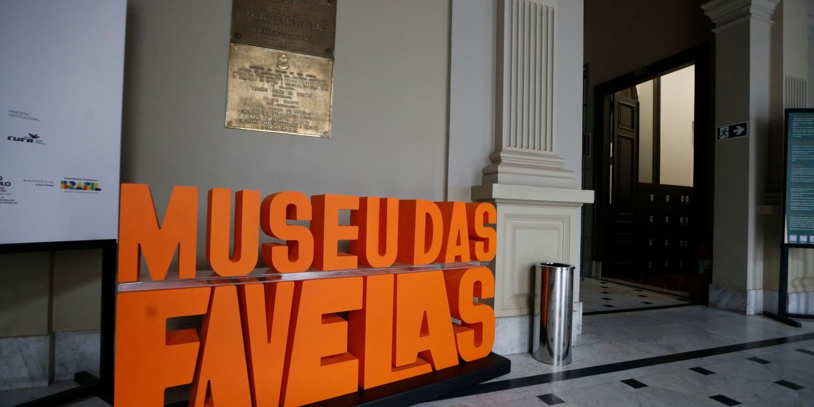 museu-das-favelas:-exposicao-celebra-trajetoria-do-poeta-sergio-vaz