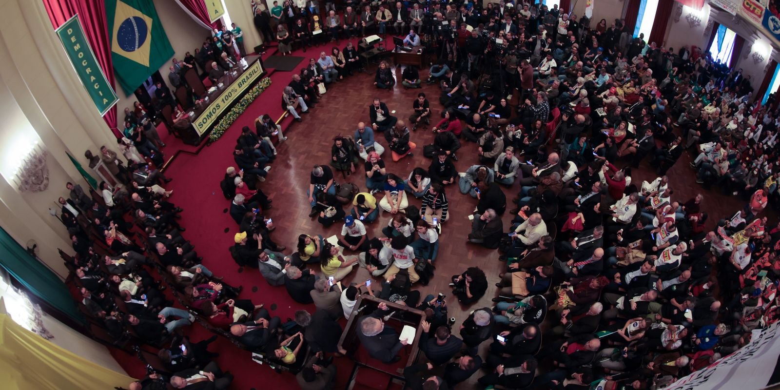 ato-na-usp-defende-soberania-nacional-diante-de-tarifaco-de-trump