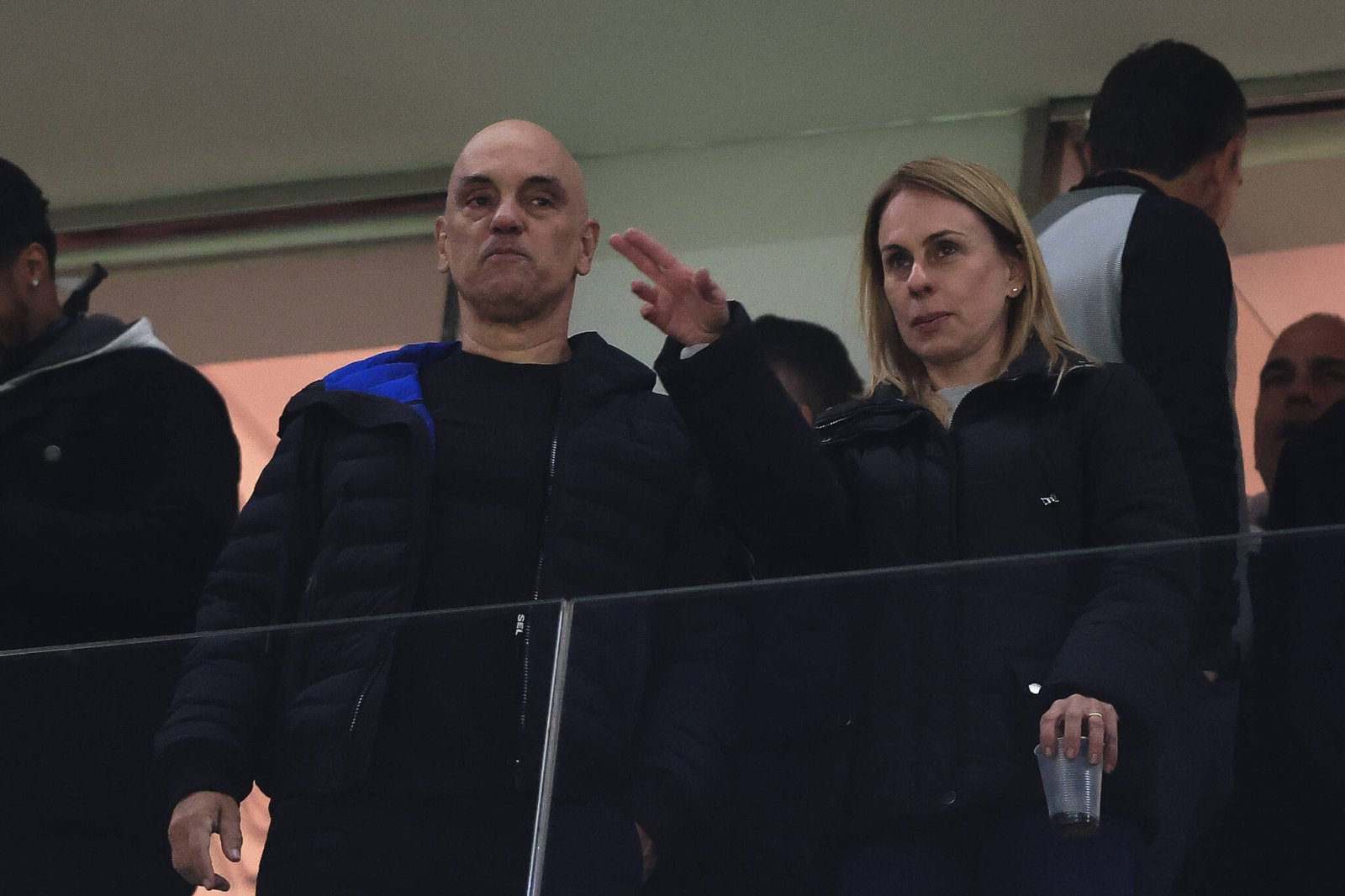 bancos-analisam-se-sancao-a-moraes-atingem-compras-internacionais-em-cartao