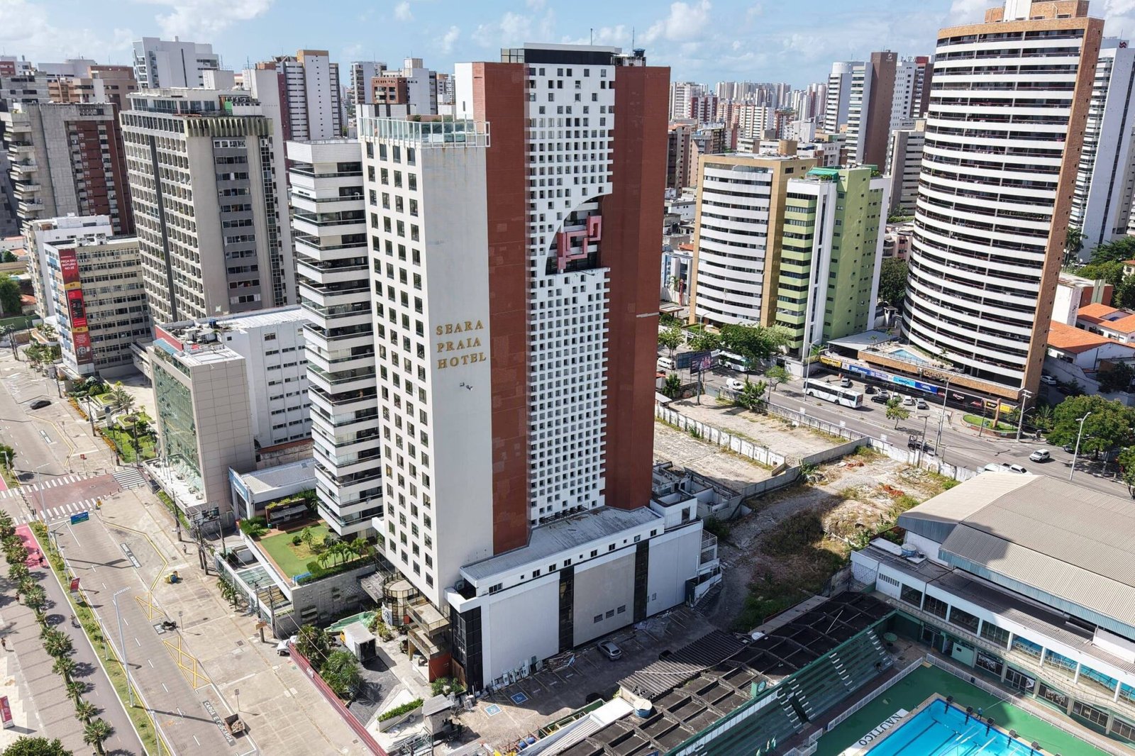 demolicao-de-hotel-em-praia-de-fortaleza-sera-a-maior-ja-registrada-no-brasil