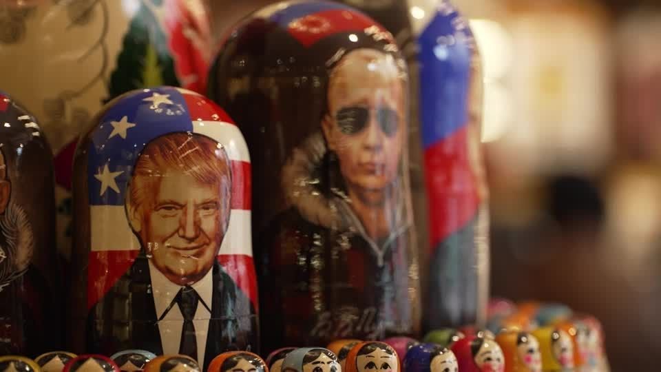 trump-e-putin-estampam-camisetas-em-moscou-antes-de-cupula