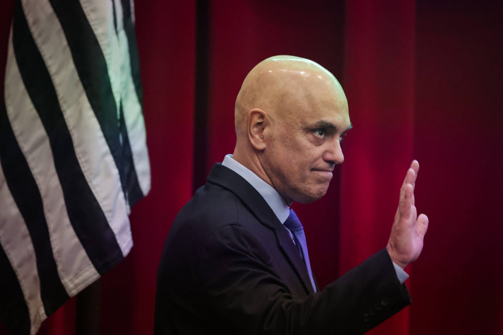 moraes-manda-seguranca-ver-celular-de-advogado-apos-desentendimento-em-audiencia-de-trama-golpista