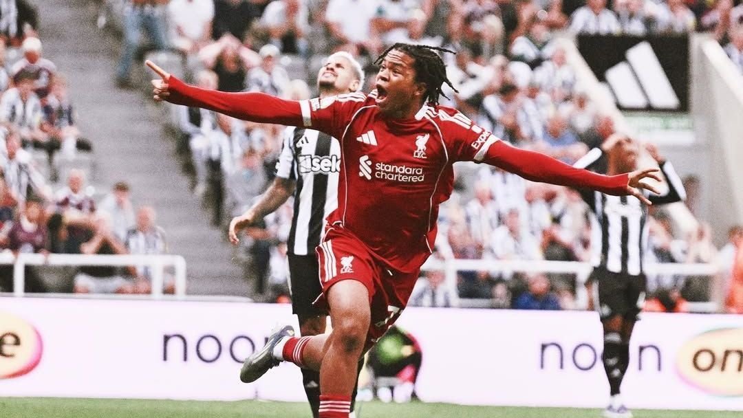 quem-e-rio-ngumoha,-ingles-que-se-tornou-mais-jovem-a-marcar-pelo-liverpool