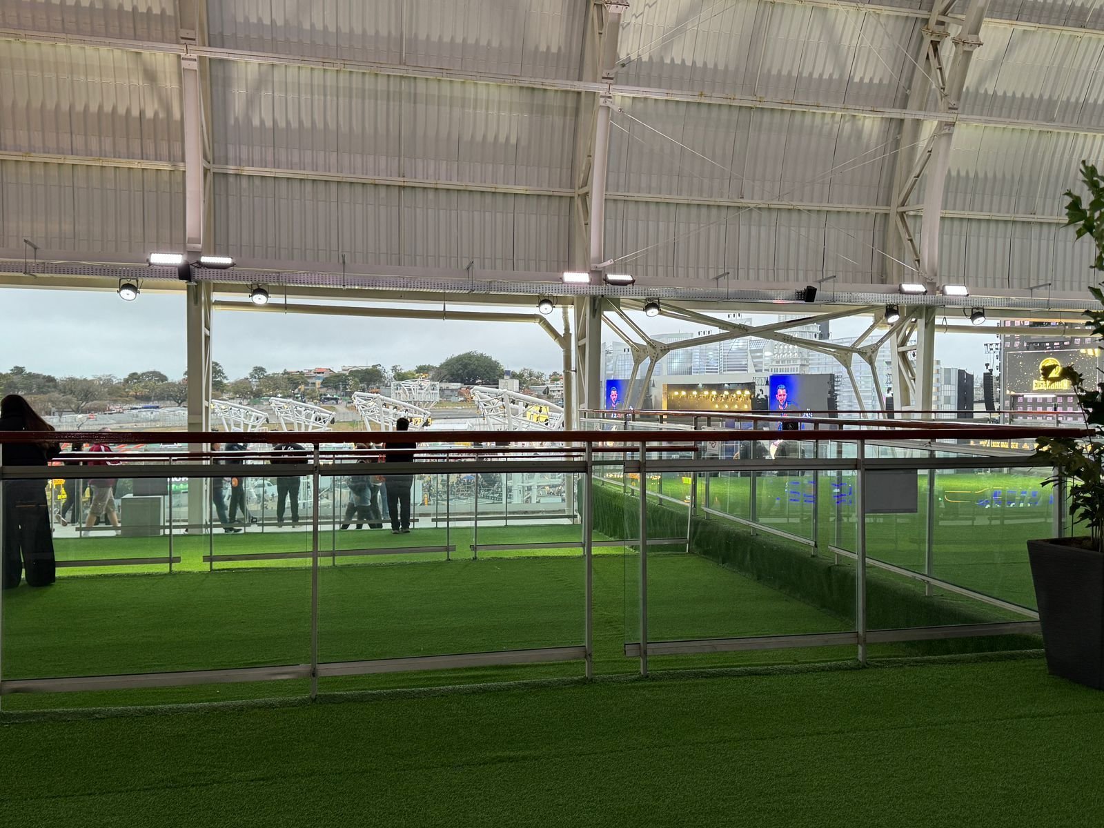 the-town:-como-e-a-area-vip-onde-ficam-os-famosos?