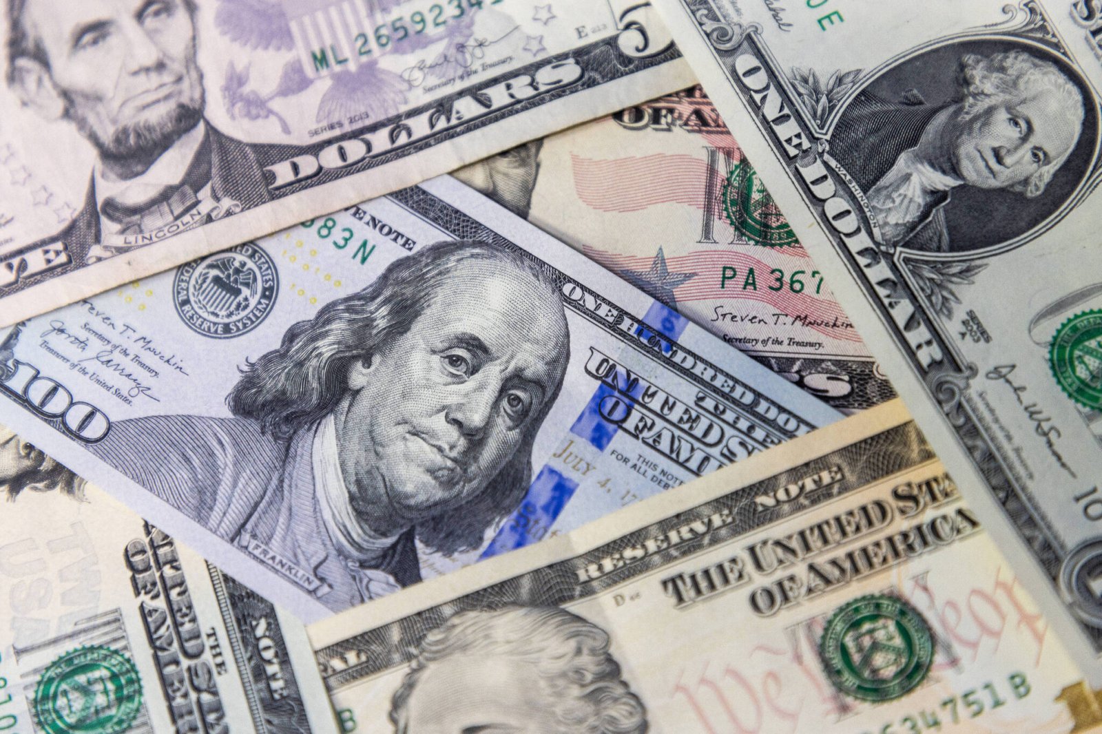 bc-deve-manter-selic-em-15%-nesta-quarta,-e-fed-tem-previsao-de-baixar-juros-em-meio-a-pressao-de-trump