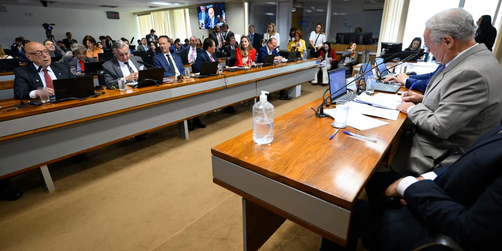 comissao-do-senado-aprova-isencao-do-ir-para-quem-ganha-ate-r$-5-mil