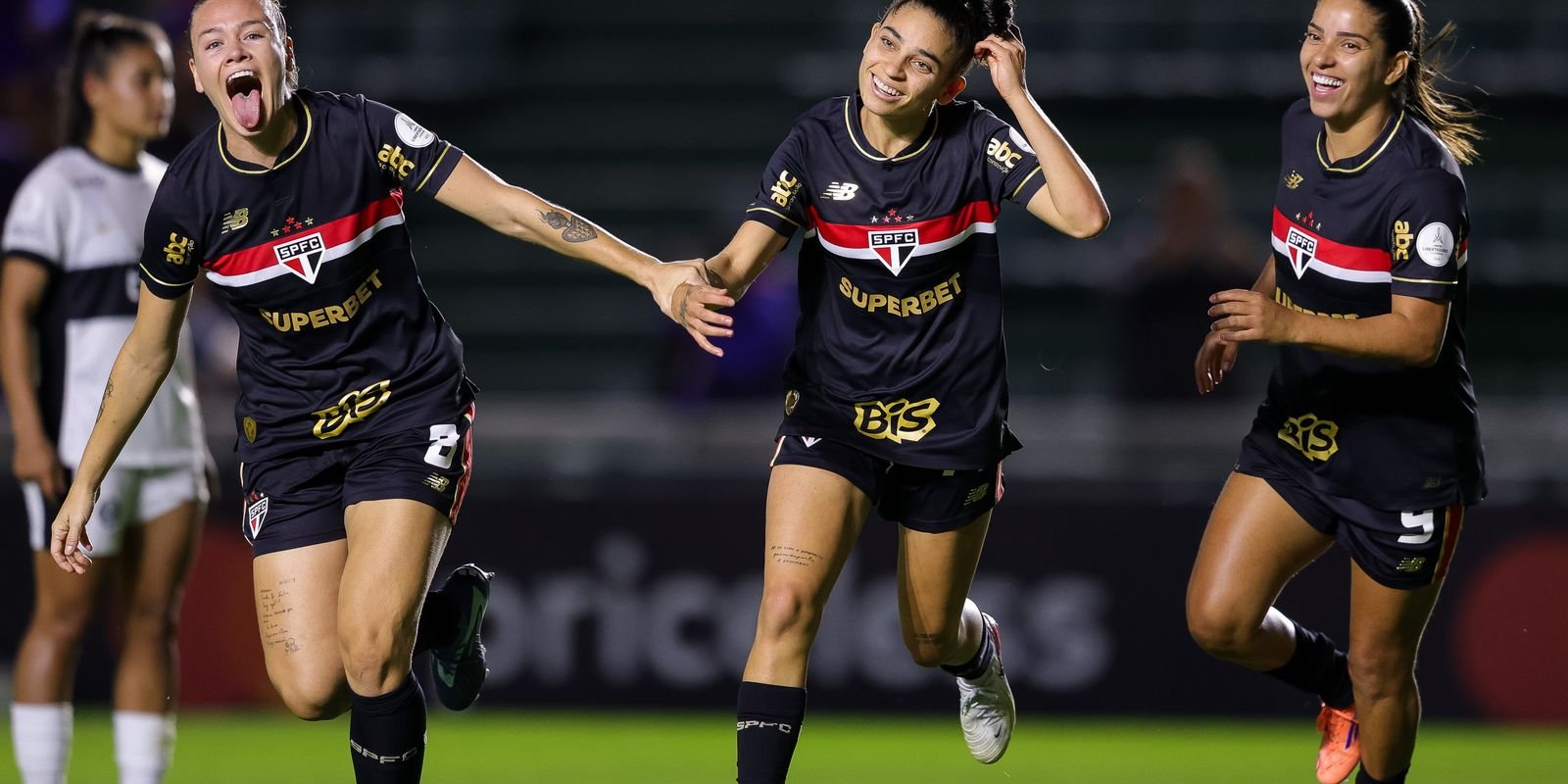 sao-paulo-vence-olimpia-para-avancar-na-libertadores-feminina