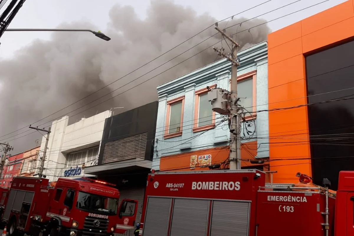 incendio-em-loja-torra-da-lapa-impacta-650-residencias-proximas