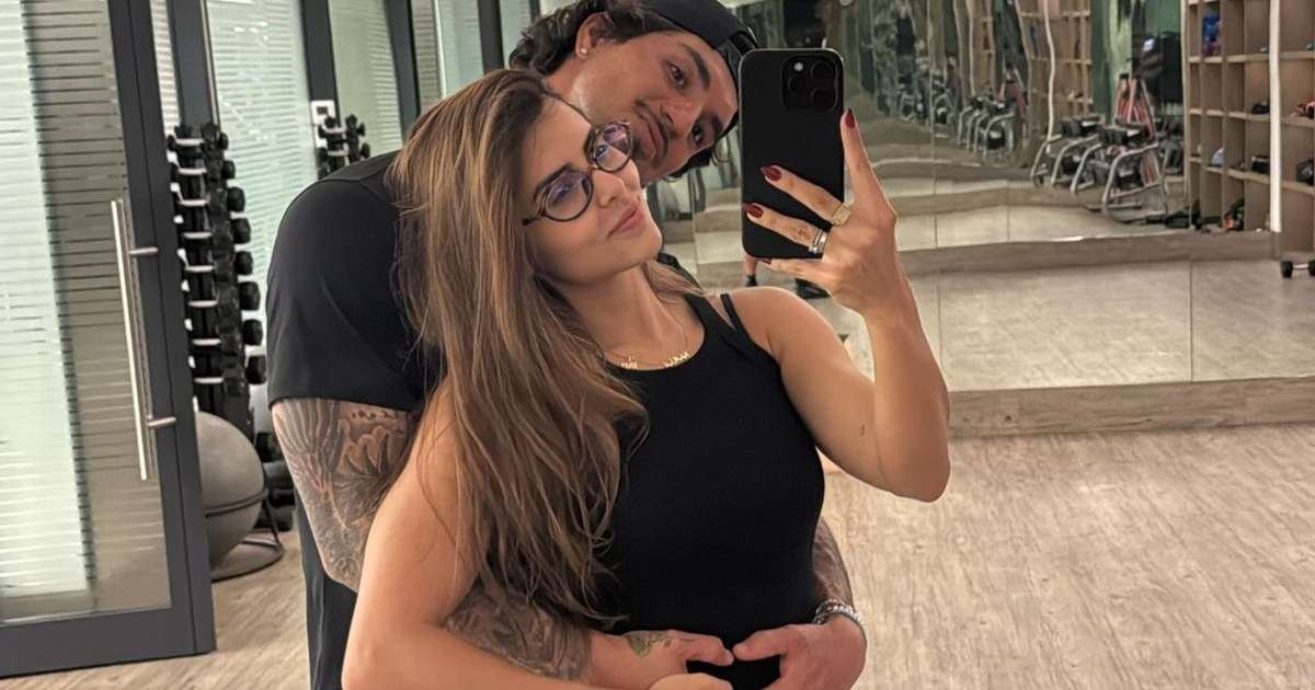 gabriel-medina-publica-foto-sugestiva-com-a-namorada-e-ultrassom-curioso-levanta-suspeitas-de-gravidez.-veja-as-fotos!