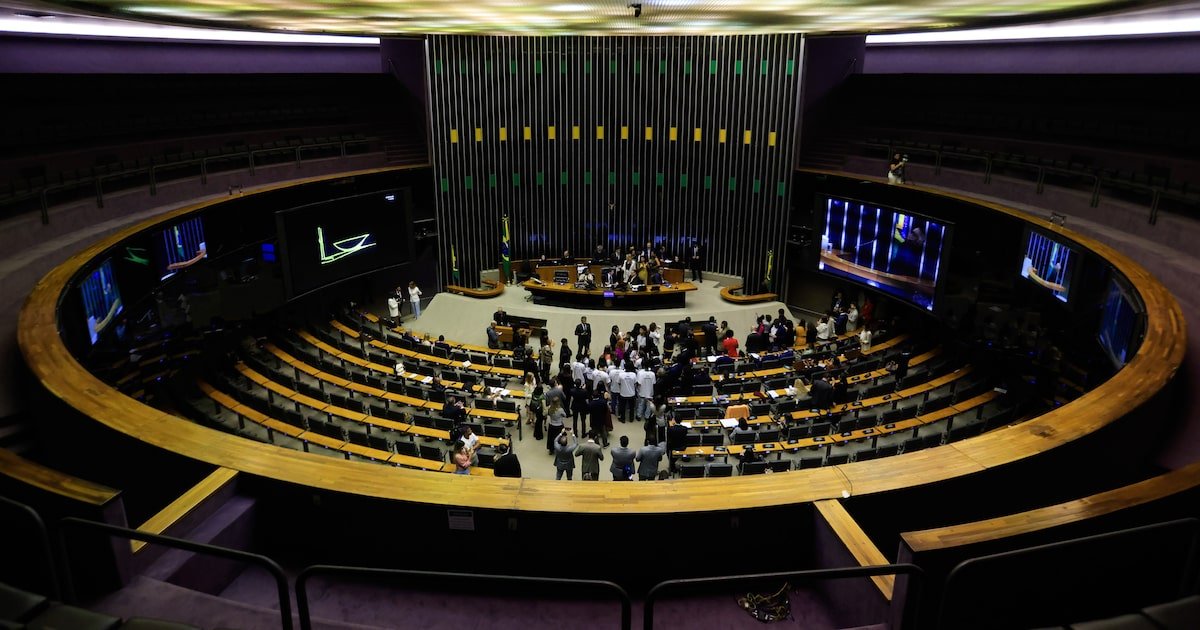 pl-de-bolsonaro-perde-espaco-na-‘elite’-do-congresso-e-pt-avanca,-aponta-pesquisa