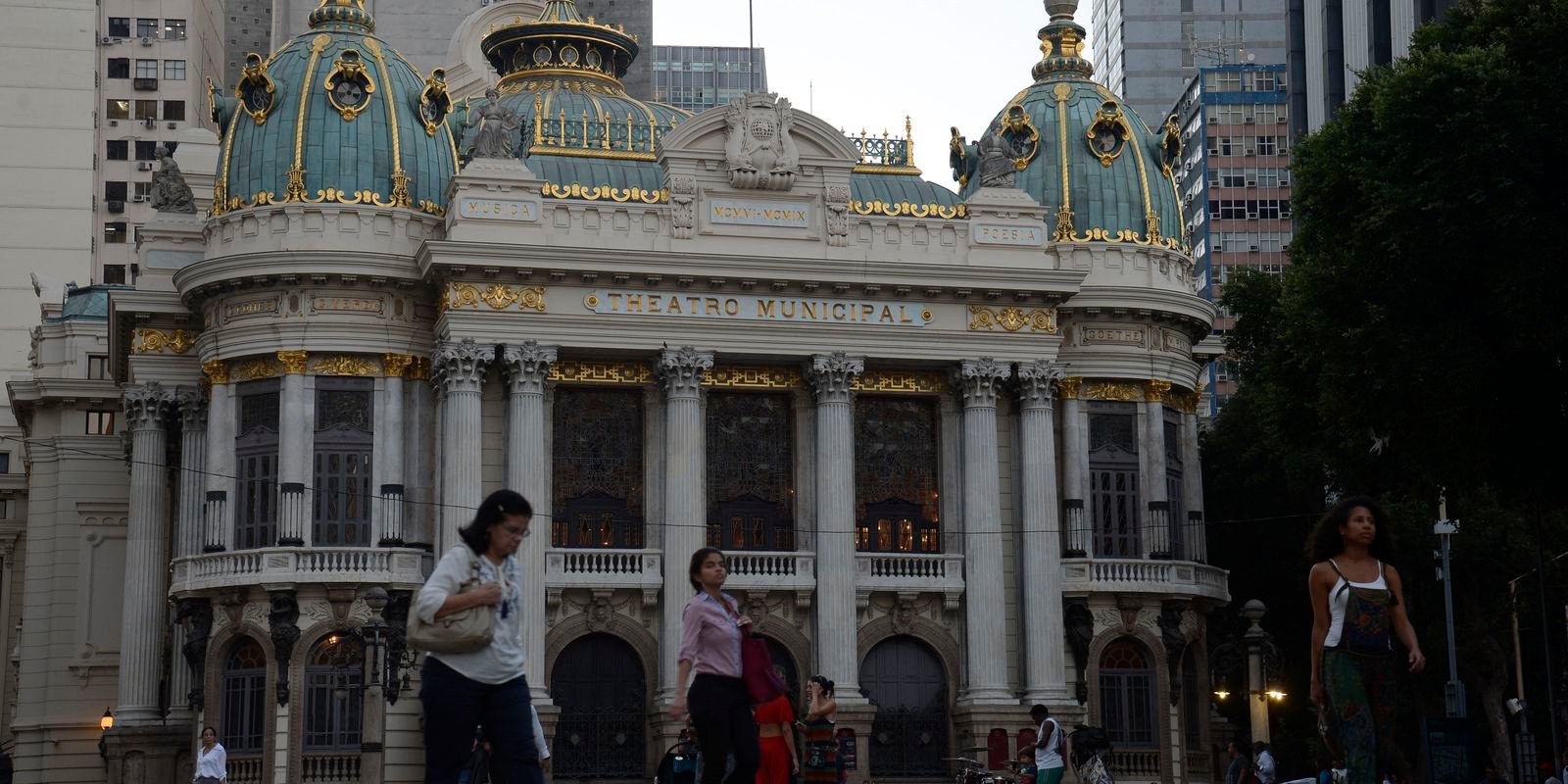 theatro-municipal-do-rio-exibe-frida-ate-o-dia-31