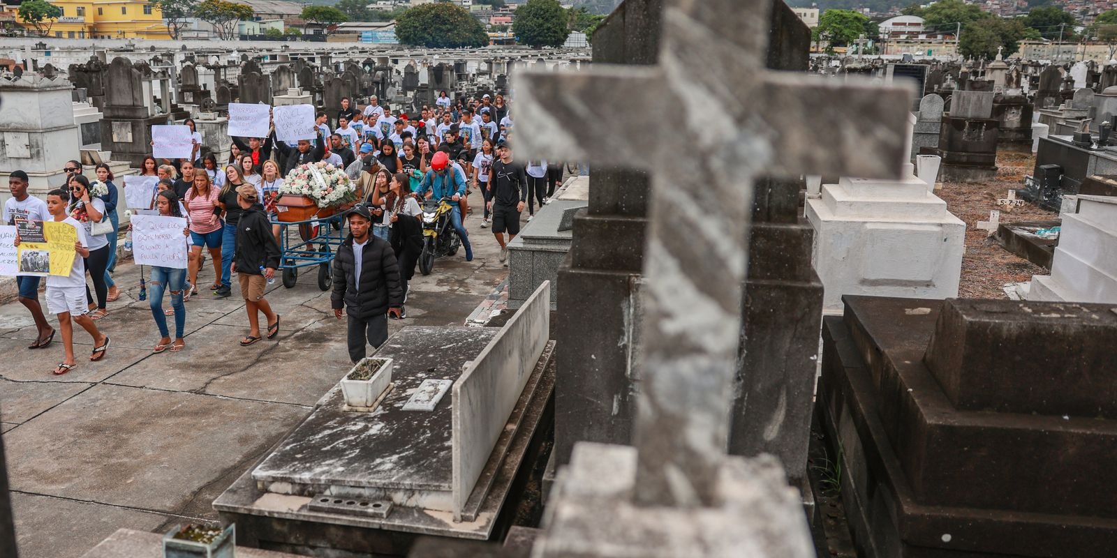 pt,-psol-e-pcdob-pedem-ao-stf-acesso-de-familiares-a-pericia-de-corpos