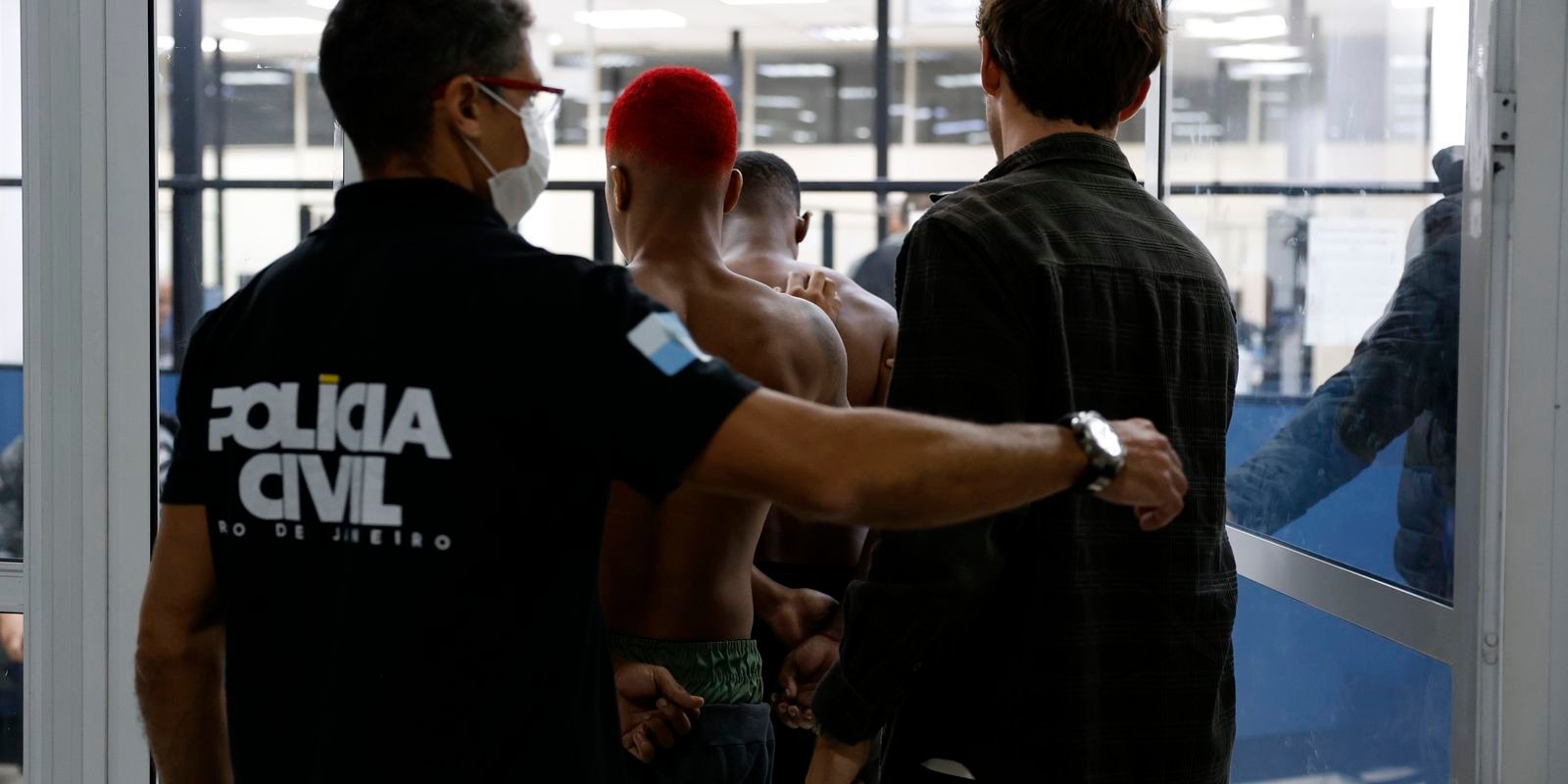 policiais-civis-do-rj-cobram-adicional-de-100%-sobre-pensao-por-morte