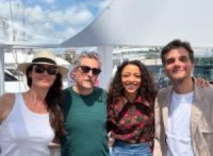 quentin-tarantino-danca-em-tapete-vermelho-do-festival-de-cannes