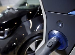 camara-vai-instalar-19-pontos-de-recarga,-mesmo-so-com-um-carro-eletrico-‘emprestado’-por-montadora