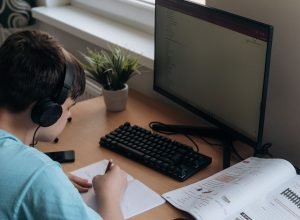 mec-proibe-medicina,-direito-e-enfermagem-ead,-mas-abre-possibilidade-de-engenharia-a-distancia