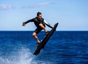 prancha-eletrica-promete-redefinir-o-surfe-de-alta-velocidade