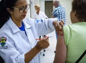 todas-as-mortes-por-gripe-e-covid-em-porto-alegre-em-2025-ocorreram-entre-pessoas-nao-vacinadas