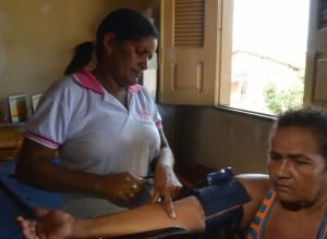 um-terco-dos-medicos-deixou-atencao-primaria-a-saude-entre-2022-e-2024