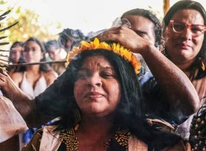 sonia-guajajara-diz-que-congresso-atua-de-forma-‘completamente-contraria’-ao-enfrentamento-da-crise-climatica