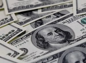 dolar-cai-para-r$-5,50-apos-retaliacao-do-ira-a-bases-americanas
