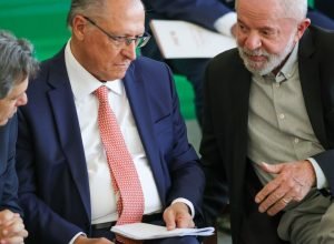 governo-vai-trabalhar-para-reverter-taxacao-dos-eua,-diz-alckmin