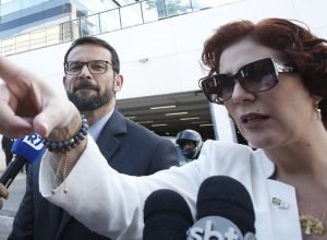 zambelli-avalia-se-candidatar-na-italia,-diz-advogado-da-parlamentar