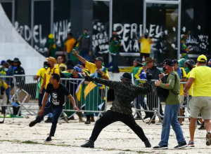 moraes-revoga-domiciliar-e-manda-para-prisao-idosas-do-8/1-por-violarem-cautelares-quase-mil-vezes