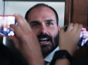 eduardo-bolsonaro-diz-que-nao-vai-renunciar-ao-mandato-de-deputado