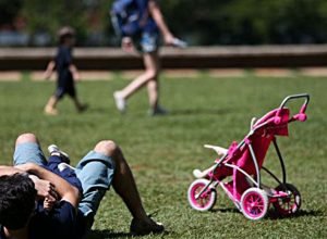 parlamentares-buscam-consenso-para-licenca-paternidade-de-60-dias