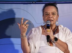 ana-maria-goncalves-anuncia-leva-de-livros-e-diz-buscar-‘lugar-de-falha’