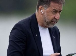 socios-do-corinthians-aprovam-impeachment-de-augusto-melo