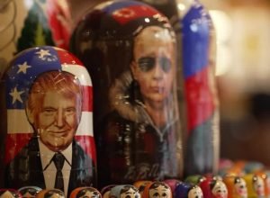 trump-e-putin-estampam-camisetas-em-moscou-antes-de-cupula