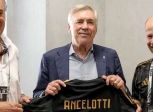 ancelotti-acompanha-virada-do-gremio-sobre-o-atletico,-na-arena-mrv
