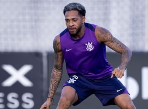 corinthians:-martinez-quebra-a-mao,-fara-cirurgia-e-pode-desfalcar-time