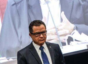 ex-chefe-da-marinha-almir-garnier-e-reu-menos-citado-por-moraes-e-gonet