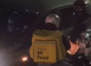 video:-motociclista-rouba-celular-e-da-tiro-no-chao-para-exigir-senha-em-sp