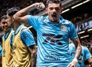 tiquinho-soares,-do-santos,-marca-depois-de-cinco-meses-e-lembra:-“nao-desaprendi-a-fazer-gol”