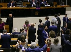 motta-anuncia-votacao-de-urgencia-para-projeto-de-anistia-a-golpistas