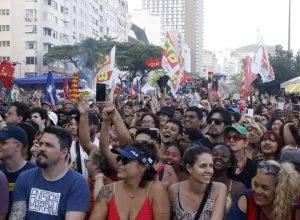 ato-no-rj-com-caetano,-chico-e-gil-repudia-anistia-e-pec-da-blindagem