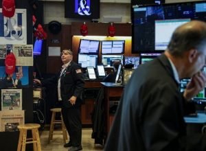 dow-jones-e-s&p-500-renovam-recordes-e-nasdaq-cai-em-sessao-volatil