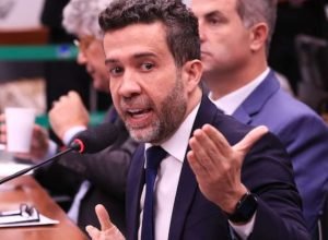 conselho-de-etica-da-camara-rejeita-cassacao-de-janones-por-camiseta-contra-anistia